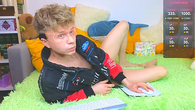 Snapshot of LandelRay chatting on March 19, 2026, 6:45 pm LandelRay online show from March 19, 2026, 6:45 pm