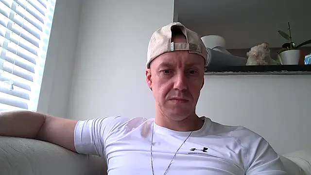 ploki2180 online show from October 26, 2025, 12:33 pm