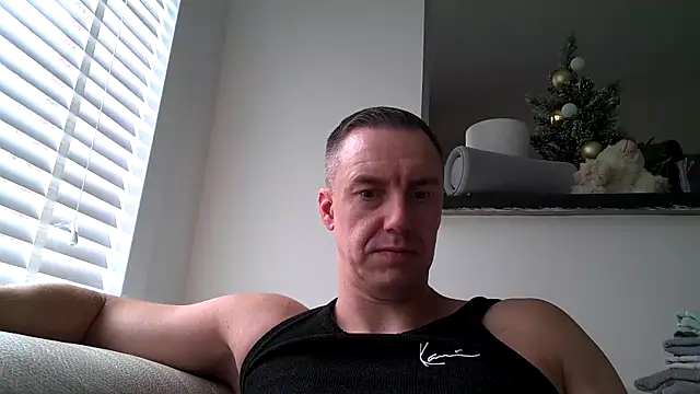 Snapshot of ploki2180 chatting on January 11, 2026, 12:43 pm ploki2180 online show from January 11, 2026, 12:43 pm