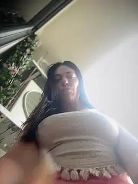 Snapshot of LilliThelo chatting on October 18, 2025, 12:24 am LilliThelo online show from October 18, 2025, 12:24 am