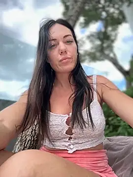 Snapshot of LilliThelo chatting on October 23, 2025, 7:18 am LilliThelo online show from October 23, 2025, 7:18 am