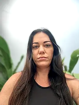 Snapshot of LilliThelo chatting on November 3, 2025, 2:24 am LilliThelo online show from November 3, 2025, 2:24 am