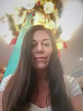 Snapshot of LilliThelo chatting on February 27, 2026, 2:00 am LilliThelo online show from February 27, 2026, 2:00 am