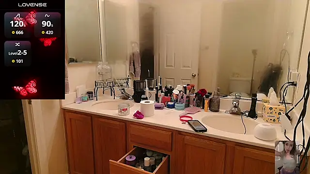 Blondiewithanass online show from April 7, 2026, 6:14 am