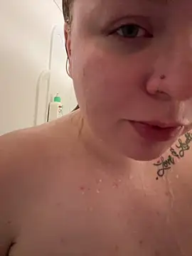 Snapshot of Blondiee_x chatting on December 12, 2024, 5:31 am Blondiee x online show from December 12, 2024, 5:31 am