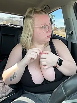 Snapshot of Blondiee_x chatting on December 12, 2024, 6:53 pm Blondiee x online show from December 12, 2024, 6:53 pm