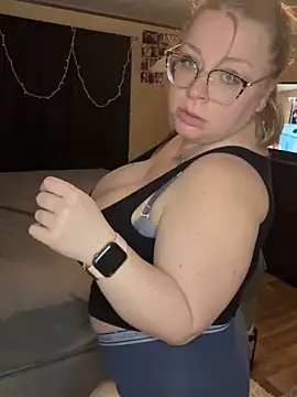 Snapshot of Blondiee_x chatting on February 15, 2025, 11:14 pm Blondiee x online show from February 15, 2025, 11:14 pm