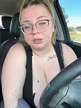 Snapshot of Blondiee_x chatting on March 7, 2025, 6:43 pm Blondiee x online show from March 7, 2025, 6:43 pm