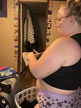 Snapshot of Blondiee_x chatting on March 20, 2025, 1:24 am Blondiee x online show from March 20, 2025, 1:24 am