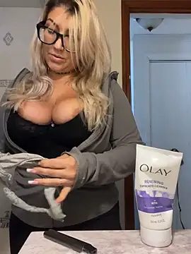 LittleMissEeve online show from October 22, 2025, 4:18 pm