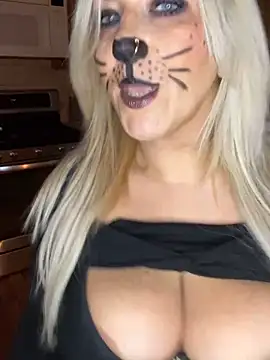 LittleMissEeve online show from October 25, 2025, 10:59 pm