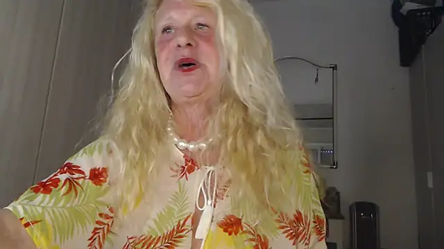 Snapshot of THESensualhorny chatting on February 20, 2025, 2:02 pm THESensualhorny online show from February 20, 2025, 2:02 pm