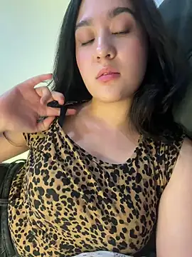 Snapshot of Nina_lovi chatting on December 22, 2024, 12:28 am Nina lovi online show from December 22, 2024, 12:28 am