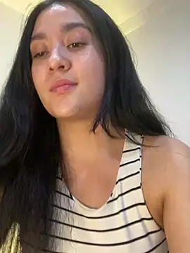 Snapshot of Nina_lovi chatting on December 29, 2024, 1:45 am Nina lovi online show from December 29, 2024, 1:45 am