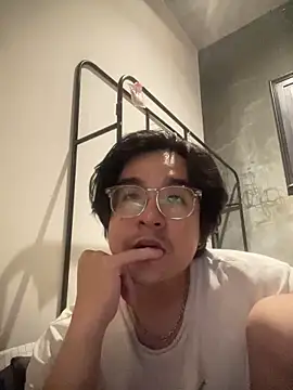 KayNguyenn online show from March 23, 2026, 7:29 pm