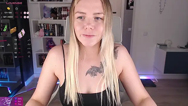 Snapshot of Emma_Bryan chatting on September 9, 2025, 8:41 pm Emma Bryan online show from September 9, 2025, 8:41 pm