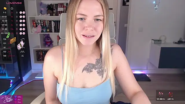 Snapshot of Emma_Bryan chatting on September 19, 2025, 6:30 pm Emma Bryan online show from September 19, 2025, 6:30 pm