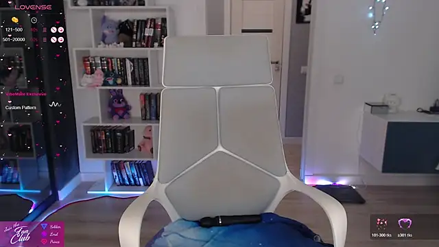 Emma Bryan online show from October 25, 2025, 6:46 pm