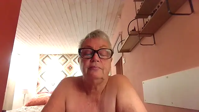 GrannyChrissy68 online show from December 4, 2025, 2:59 pm