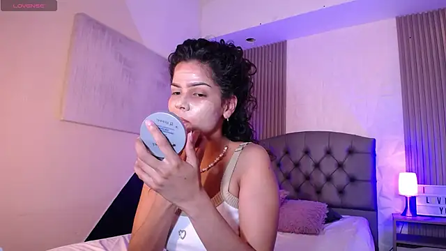 Snapshot of ximena_diaz chatting on February 6, 2025, 7:40 pm ximena diaz online show from February 6, 2025, 7:40 pm