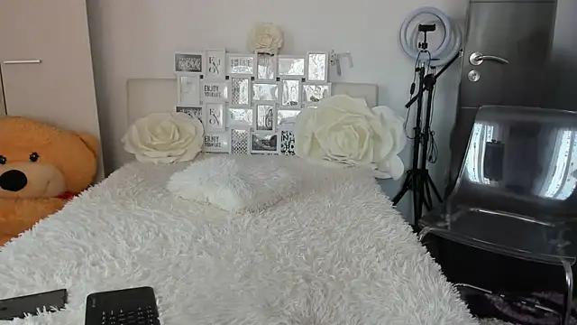 sweetemy4u online show from November 14, 2025, 9:41 am