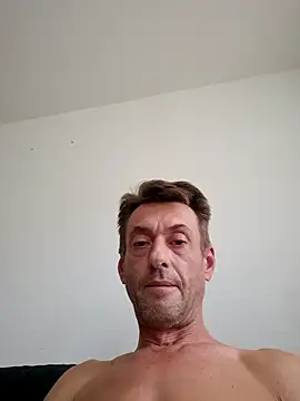 Snapshot of bg694 chatting on December 20, 2024, 11:21 am bg694 online show from December 20, 2024, 11:21 am