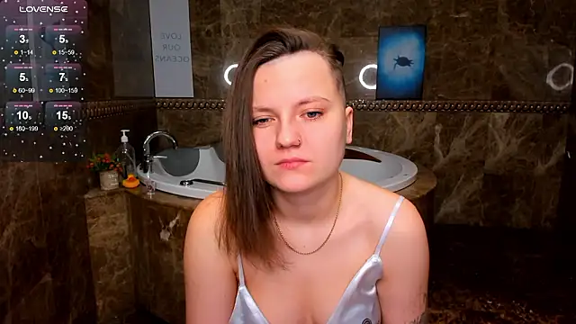 Snapshot of MelindaTin chatting on February 1, 2026, 12:42 am MelindaTin online show from February 1, 2026, 12:42 am