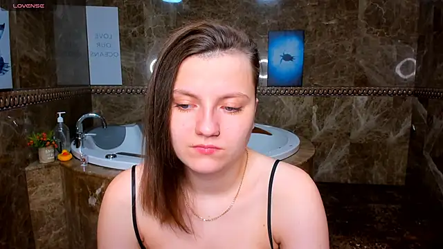 Snapshot of MelindaTin chatting on February 13, 2026, 12:39 am MelindaTin online show from February 13, 2026, 12:39 am