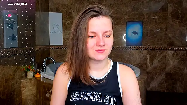 Snapshot of MelindaTin chatting on March 11, 2026, 12:49 am MelindaTin online show from March 11, 2026, 12:49 am