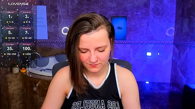 Snapshot of MelindaTin chatting on April 21, 2026, 1:42 am MelindaTin online show from April 21, 2026, 1:42 am