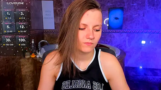 Snapshot of MelindaTin chatting on July 12, 2026, 1:40 am MelindaTin online show from July 12, 2026, 1:40 am