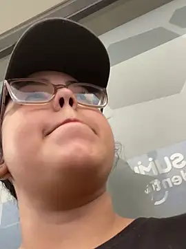 LillyCandy online show from March 17, 2025, 5:38 pm