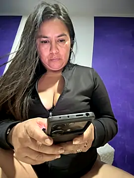 Ixchel Anaid online show from November 19, 2025, 10:43 pm