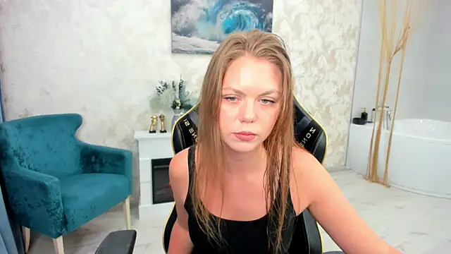 Strawberrye online show from February 7, 2026, 3:21 am