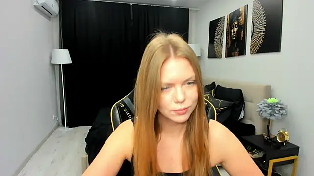 Strawberrye online show from March 4, 2026, 3:23 am