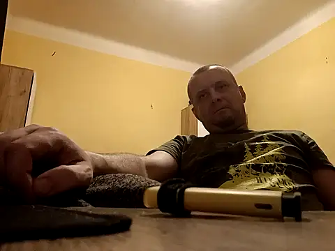 Snapshot of MrWhitePL chatting on January 2, 2025, 2:33 am MrWhitePL online show from January 2, 2025, 2:33 am