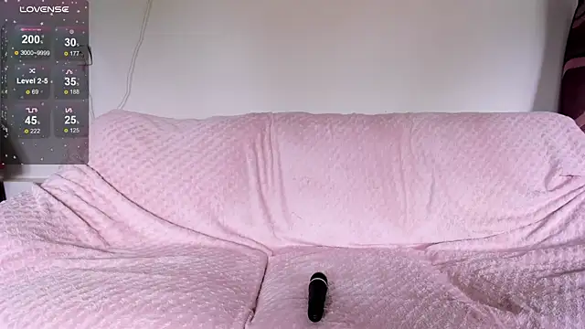 luxurydoll21 online show from May 17, 2026, 9:49 am