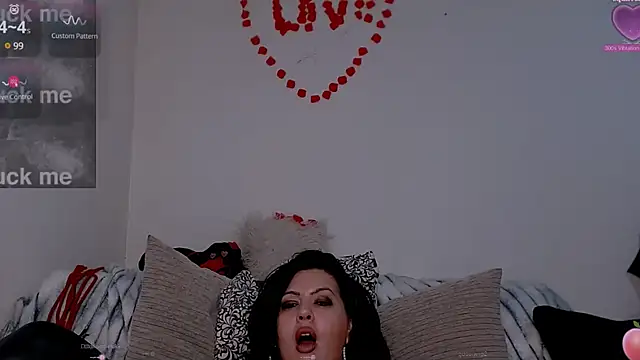 UrNaughtyGfMilf online show from March 16, 2025, 8:10 am