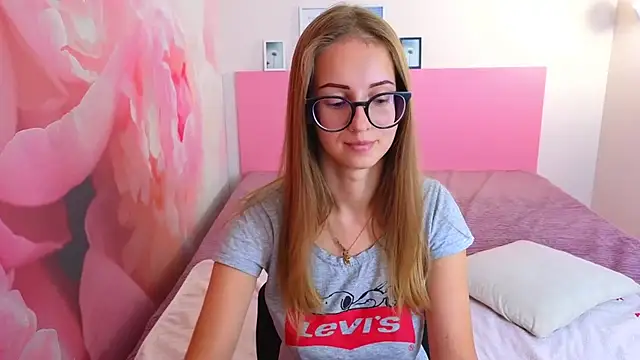 AliceAdams online show from September 29, 2025, 7:35 am