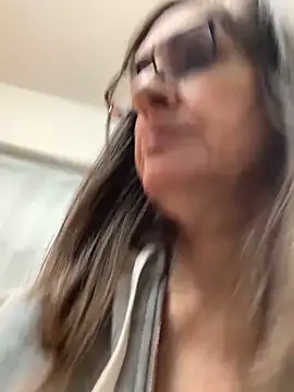 Snapshot of PreciousKittyXO chatting on January 8, 2025, 12:17 am PreciousKittyXO online show from January 8, 2025, 12:17 am