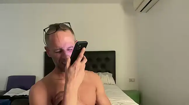 Snapshot of CamCrestXXX chatting on January 5, 2025, 8:00 am CamCrestXXX online show from January 5, 2025, 8:00 am