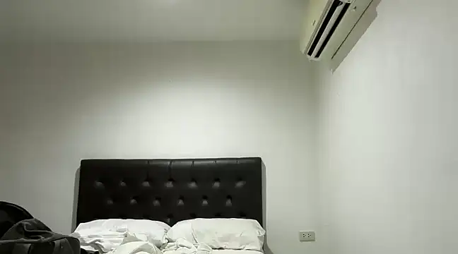 Snapshot of CamCrestXXX chatting on March 22, 2025, 11:21 am CamCrestXXX online show from March 22, 2025, 11:21 am