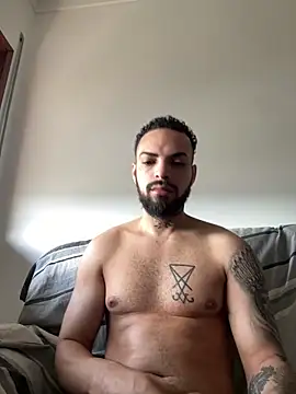Snapshot of phellipestronda chatting on May 5, 2026, 10:34 am phellipestronda online show from May 5, 2026, 10:34 am