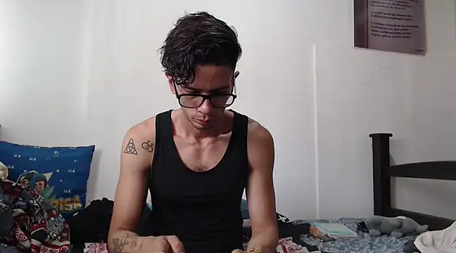 Snapshot of alisterxxx chatting on January 21, 2025, 7:17 pm alisterxxx online show from January 21, 2025, 7:17 pm