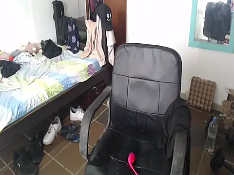 alisterxxx online show from December 4, 2025, 5:21 pm