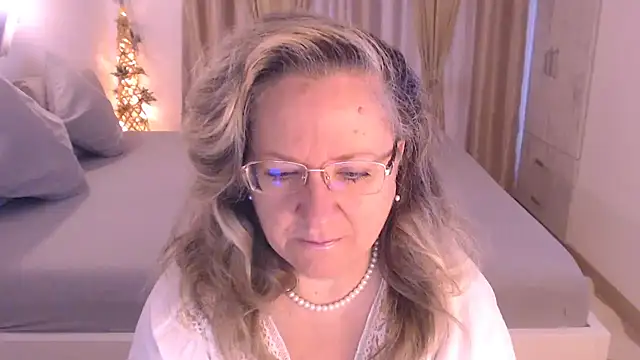 Raisshy online show from November 18, 2025, 6:40 am