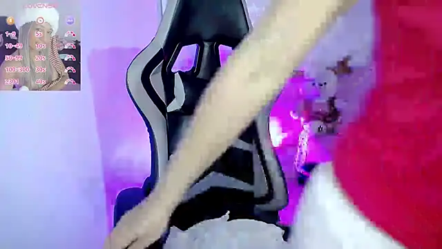 ninatiny online show from March 21, 2025, 10:50 am