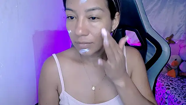 ninatiny online show from September 18, 2025, 9:00 am