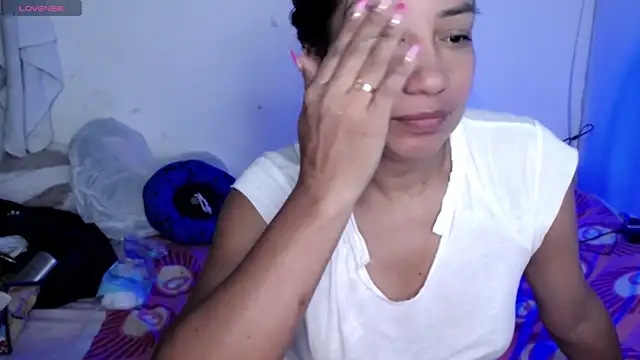 ninatiny online show from April 17, 2026, 11:24 am