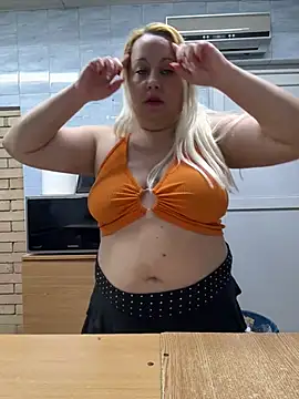 Snapshot of SabinaSweety chatting on February 28, 2026, 3:02 pm SabinaSweety online show from February 28, 2026, 3:02 pm